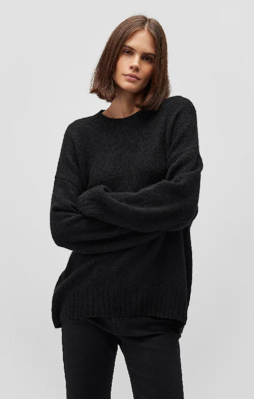 FUZZY SWEATER IN BLACK Cozy knit sweaters for winter