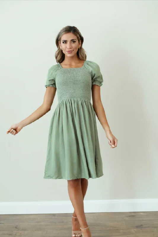 Annalise Smocked Dress in Light Green Formal unclassified dresses