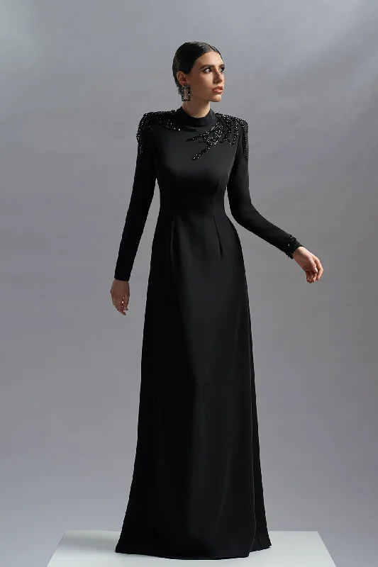 Embroidered neckline black crepe gown Halter unclassified dresses