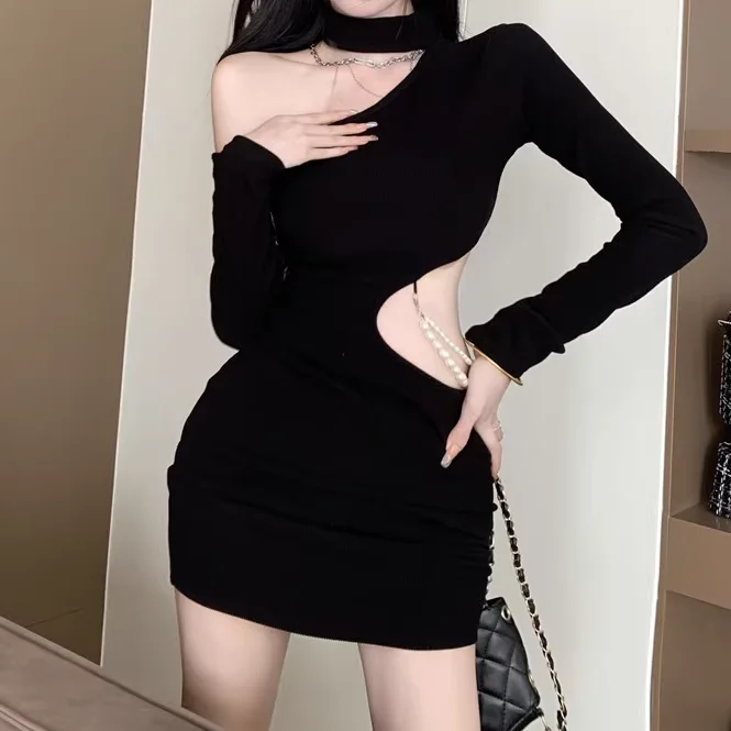 Hollow Pearl Chain One-Shoulder Black Dress Bodycon unclassified dresses