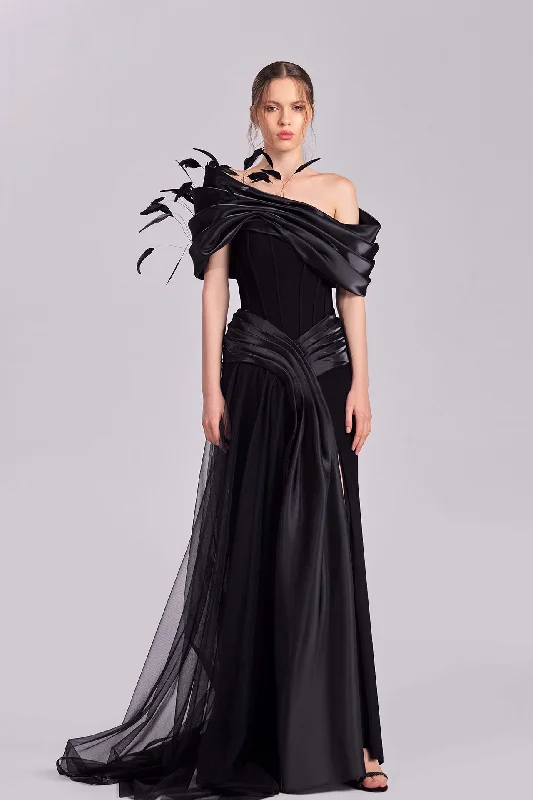 Off shoulder crepe dress with feathers Knitted unclassified dresses