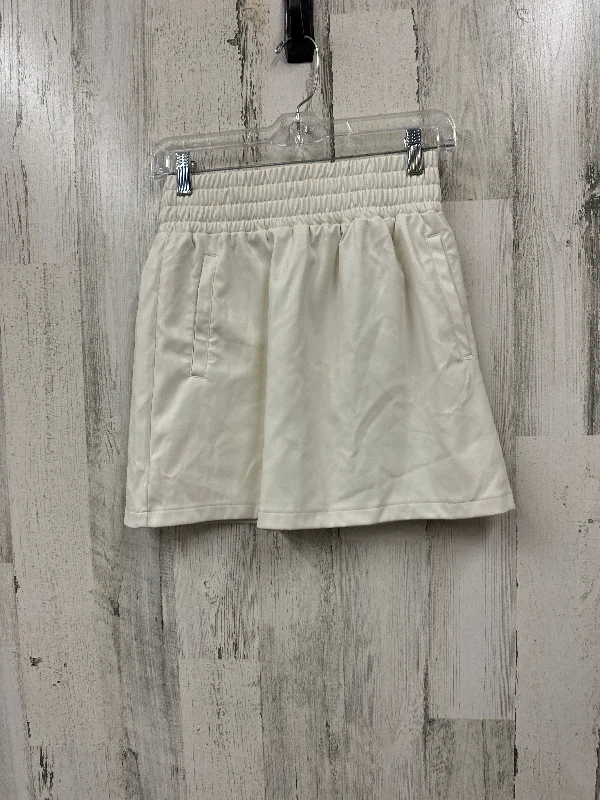 White Skirt Mini & Short Akira, Size M Fitted Mini Skirt